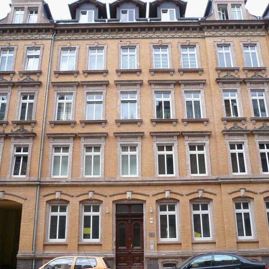 Mietshaus in geschlossener Bebauung; Agnesstraße 3