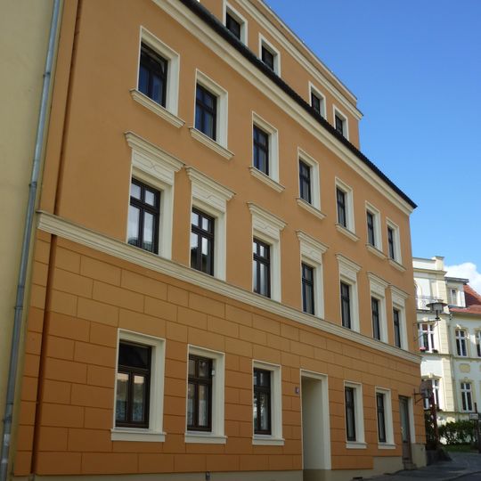 Wohnhaus in nach links geschlossener Bebauung Schanze 3