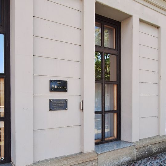 Pomník četníka Václava Havrdy na Tyršově náměstí v Chocni