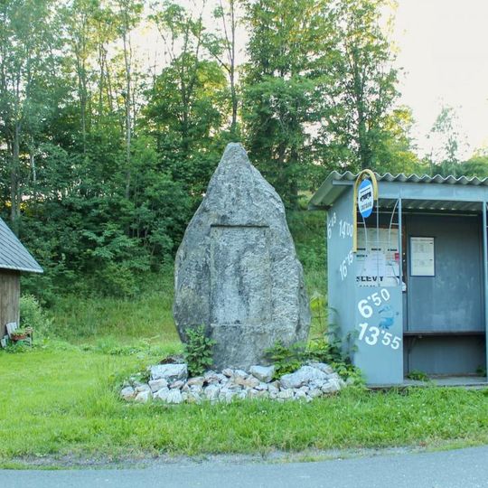 Pomník padlým ve Skleném na návsi