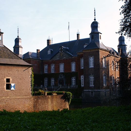 Kasteel Hillenraad: walmuren