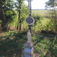 Kříž u silnice u Lukova