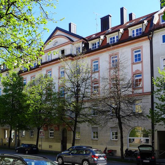 Vierflügeliger Wohnblock