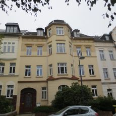 Mietshaus in geschlossener Bebauung mit Vorgarten Schiersandstraße 38