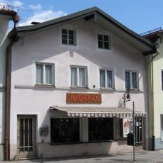 Wohn- und Geschäftshaus