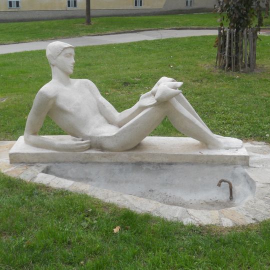 Vogeltränke "Liegender Jüngling"