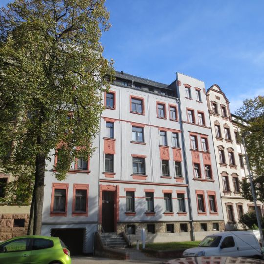 Mietshaus in geschlossener Bebauung mit Vorgarten Zeißstraße 12
