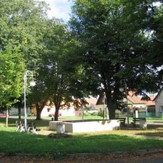 Kašna na návsi v Pravoníně