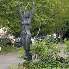 Sportlerin mit Reifen