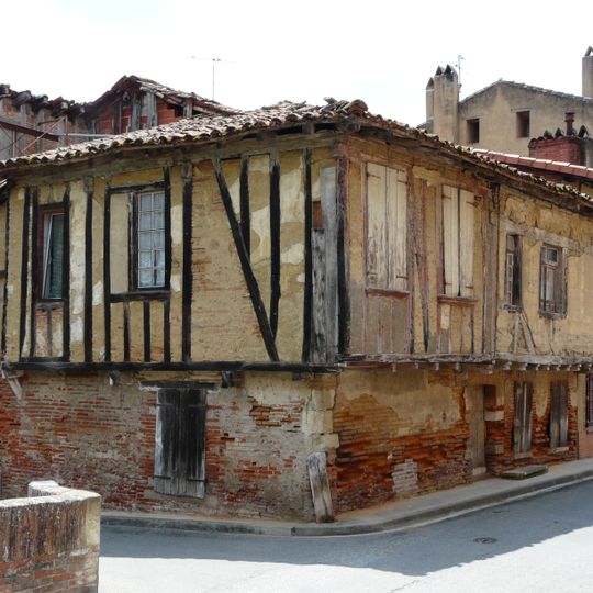 Maison, place de Lastic, pont de Lajous
