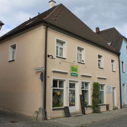 Wohn- und Geschäftshaus