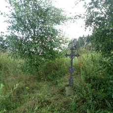 Kříž jihovýchodně od Vlásenice