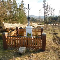 Kříž jihozápadně od Bukové u silnice mezi Třeští a Batelovem