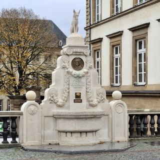 Monument Michel Rodange on Place Guillaume II
