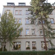 Mietshaus in halboffener Bebauung mit Vorgarten Further Straße 41