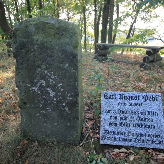 Gedenkstein bei Nieder Prauske