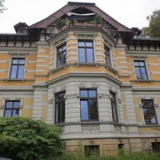 Villa mit Garten und Einfriedung Hohe Straße 27