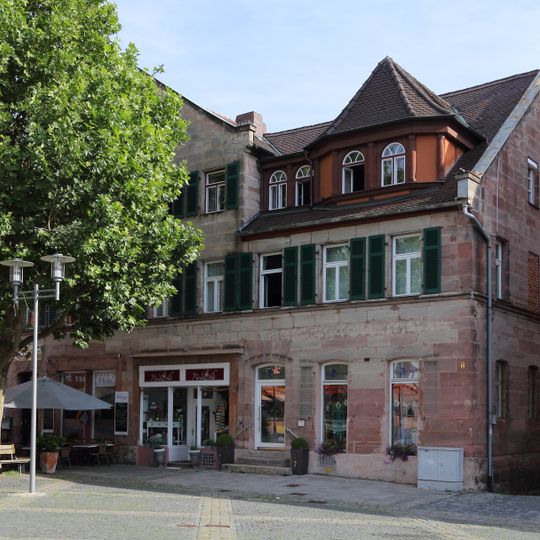 Wohn- und Geschäftshaus