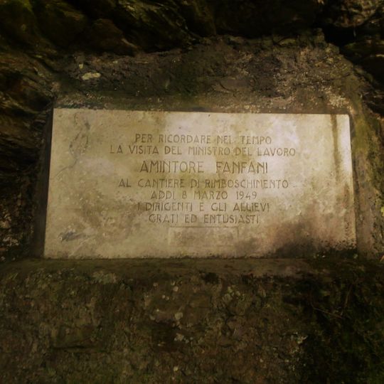 Lapide dedicata ad Amintore Fanfani