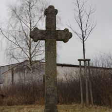 Kříž ve Velké u zemědělského areálu