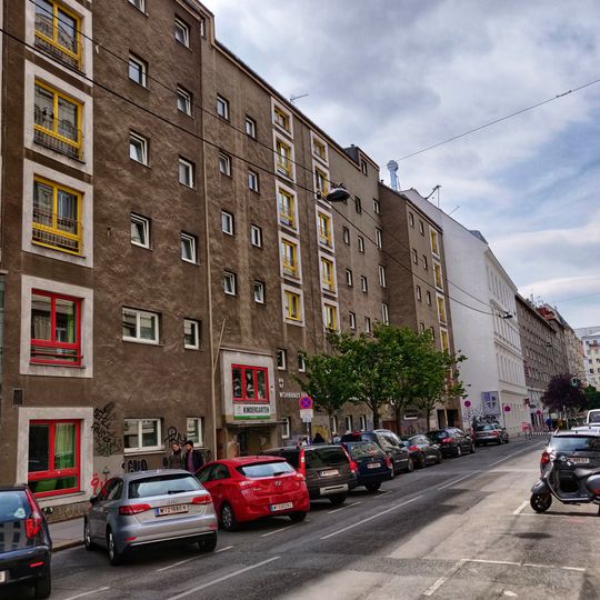 Gemeindebau Lindengasse 57