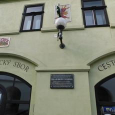 Pamětní deska Mikuláše Biskupce z Pelhřimova v Růžové ulici v Pelhřimově