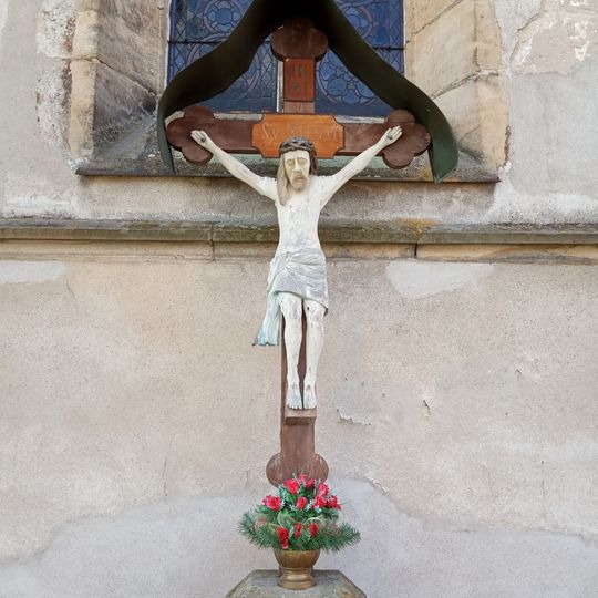 Kříž u kostela Zvěstování Panny Marie v Miletíně