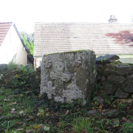 Křížový kámen v Ostrovci