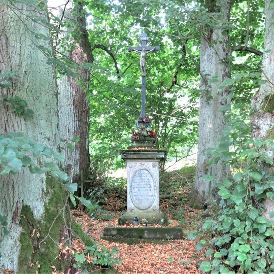 Kříž u domu 21 v Dlouhém Dolu