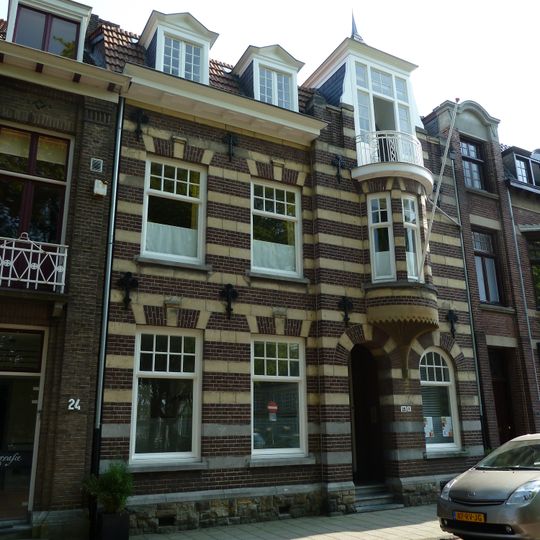 Burgemeester de Hesselleplein 25, Heerlen