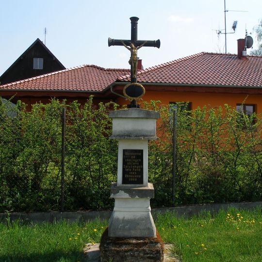 Kříž na rozcestí v Záluží