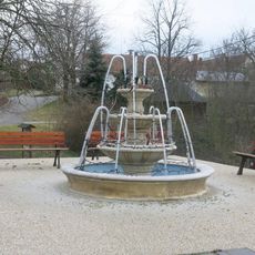 Kašna na návsi v Zlončicích