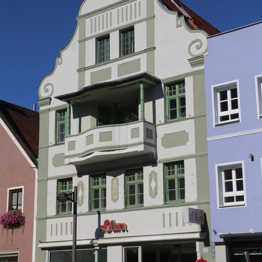 Wohn- und Geschäftshaus