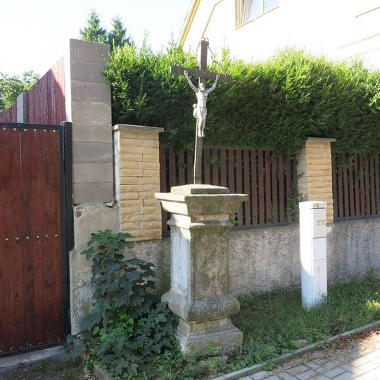 Kříž v Mostecké ulici v Braňanech