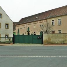 Wohnstallhaus mit Anbau, Seitengebäude und Scheune eines Dreiseithofes Meißner Straße 3; 4
