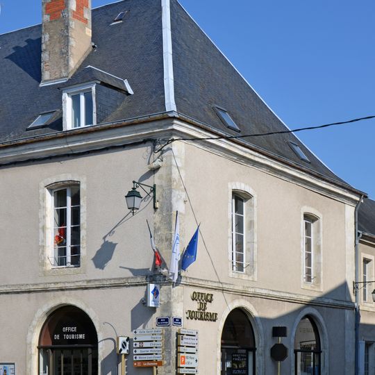 Immeuble angle rue de Luynes rue Toufaire