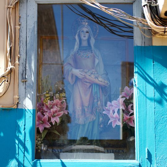 Retablo cerámico de Santa Isabel