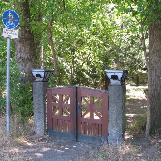 Gate to the memorial site An der Bauerwiese