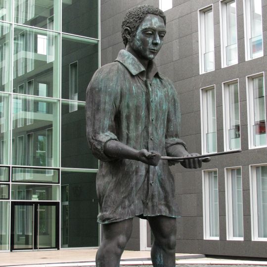 Mann im Matsch - der Suchende