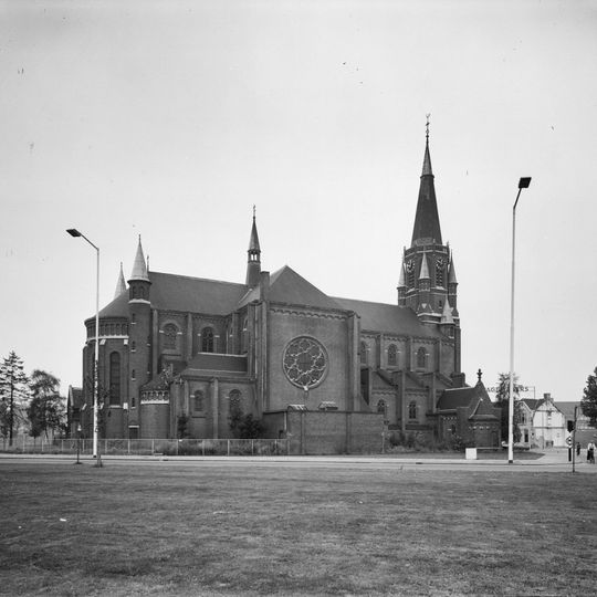 Voormalige Antonius van Padua- of Fellenoordkerk