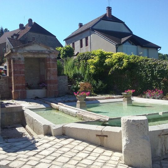 Fontaine-lavoir de Menotey
