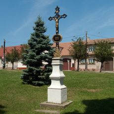 Kříž na náměstí v Trhovém Štěpánově
