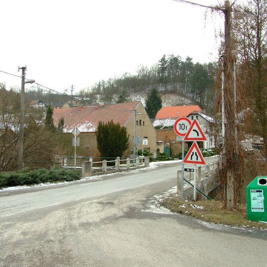 Road bridge over the Loděnice in Hostim