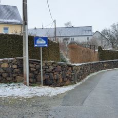 Bruchstein-Trockenmauer der Grundstückseinfriedung Mühlenweg (Flurstück 13)