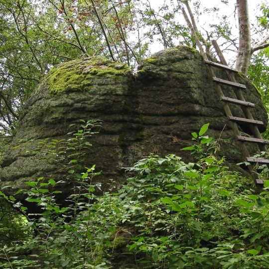 "Offering stone" near Thail