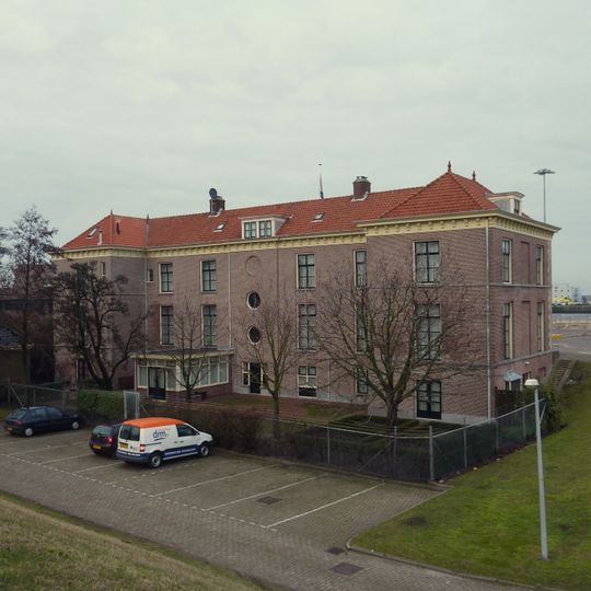 Kantoor, gebouwd als "gebouw voor het loodswezen"