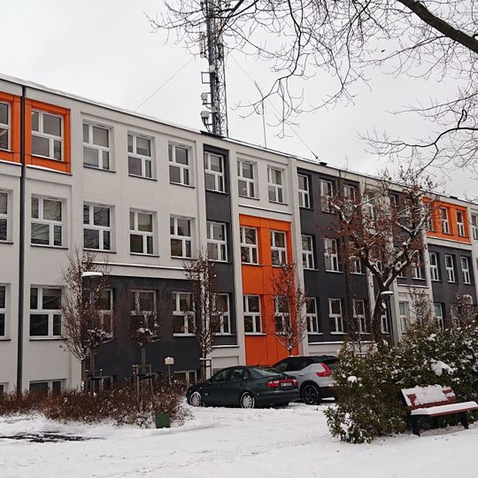 Budynek szkolny przy ulicy Zawiszy 13