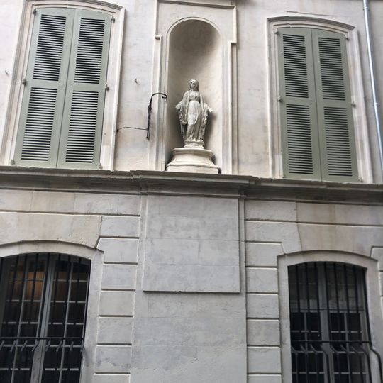 Vierge Marie aux bras ouverts