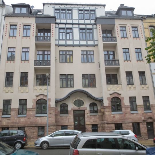 Mietshaus in geschlossener Bebauung Agricolastraße 30