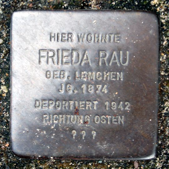 Stolperstein en memoria de Frieda Rau